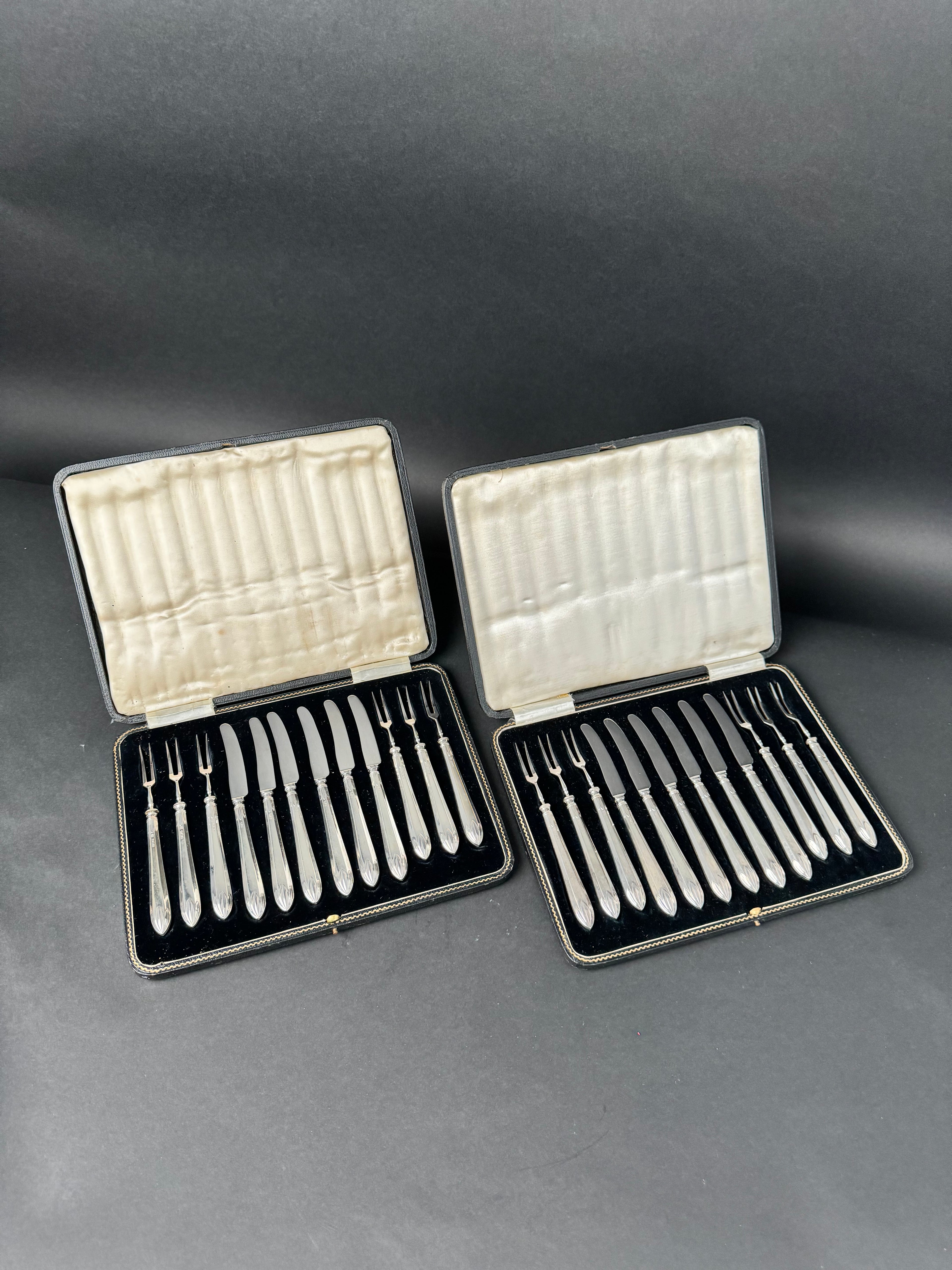 Lot Of 2 Sets Of Dessert Fork & Knife Set, British, 19th Century