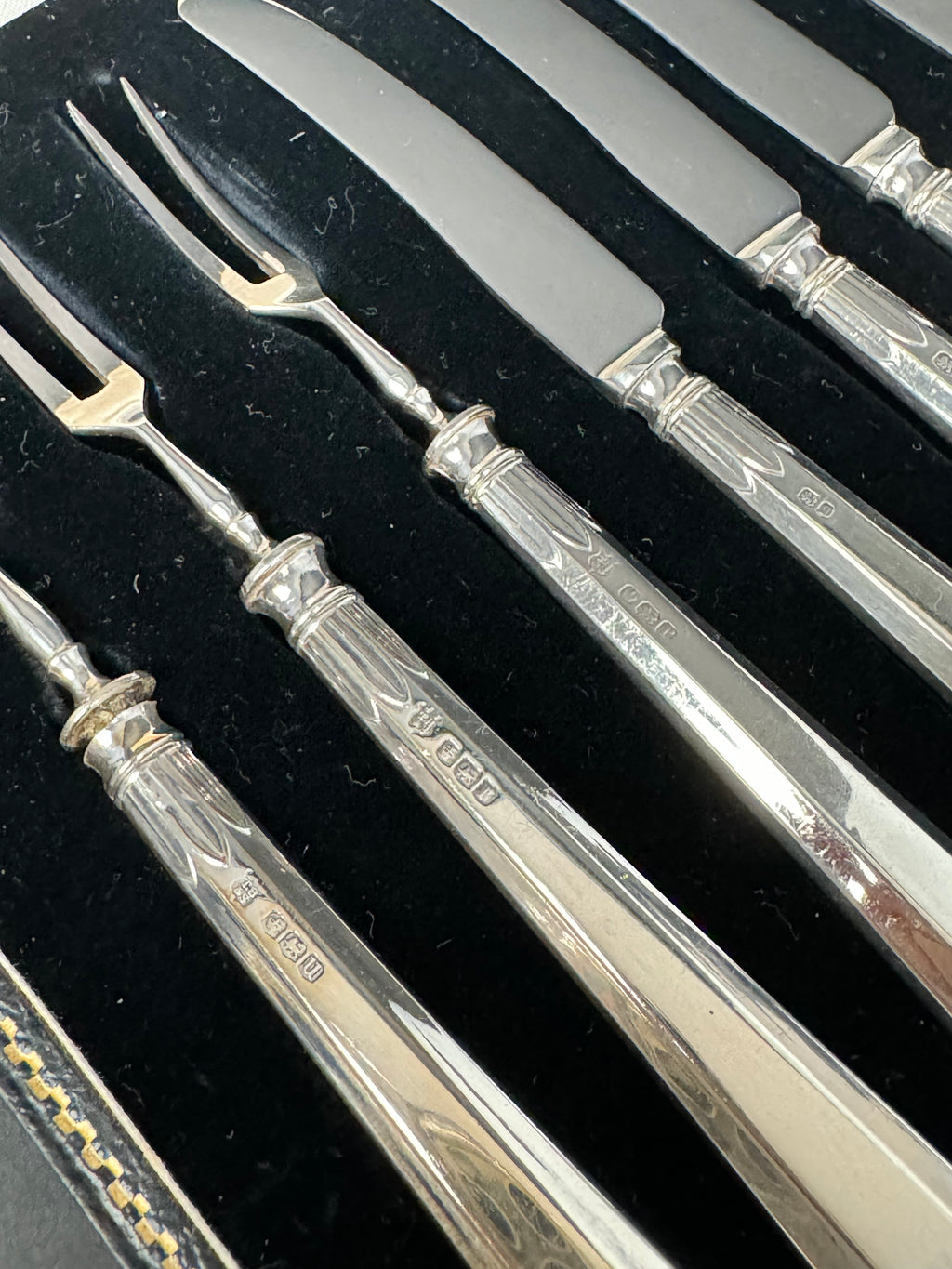 Lot Of 2 Sets Of Dessert Fork & Knife Set, British, 19th Century