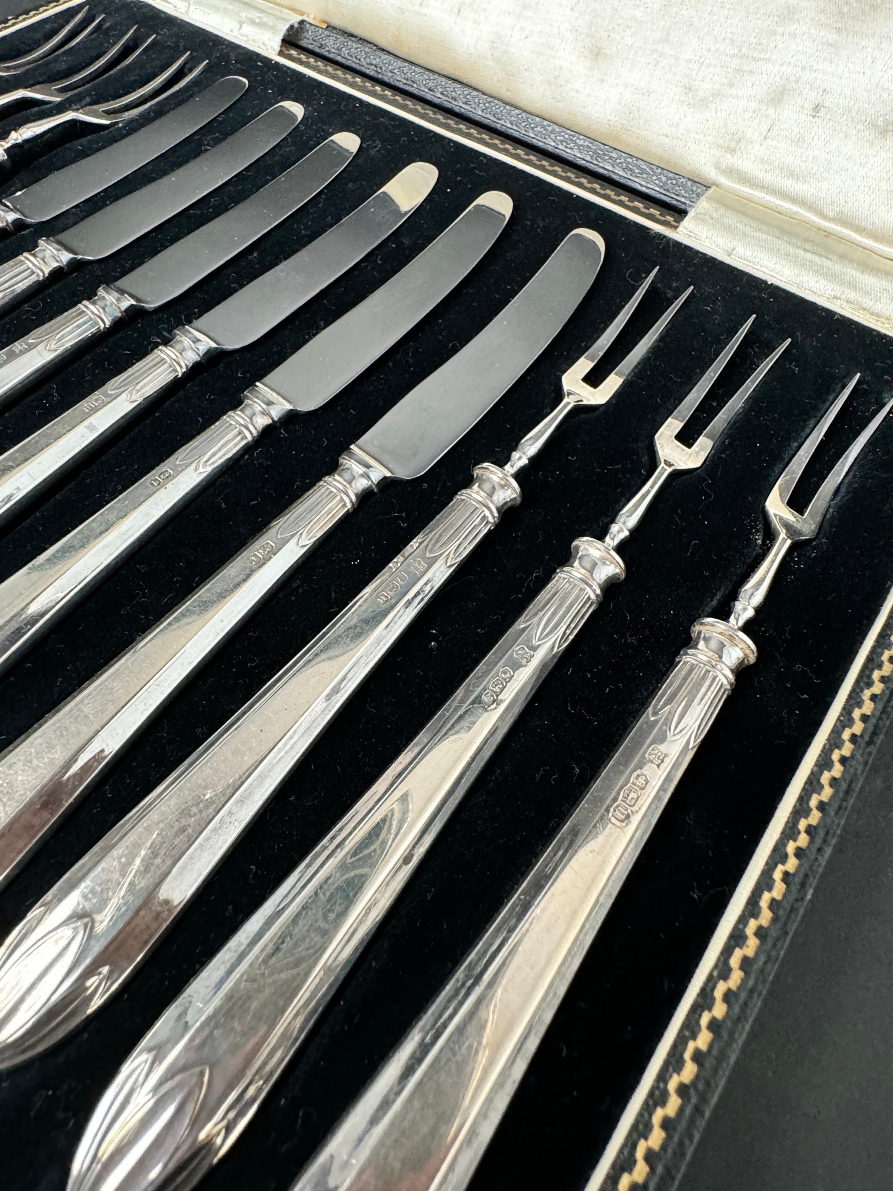 Lot Of 2 Sets Of Dessert Fork & Knife Set, British, 19th Century
